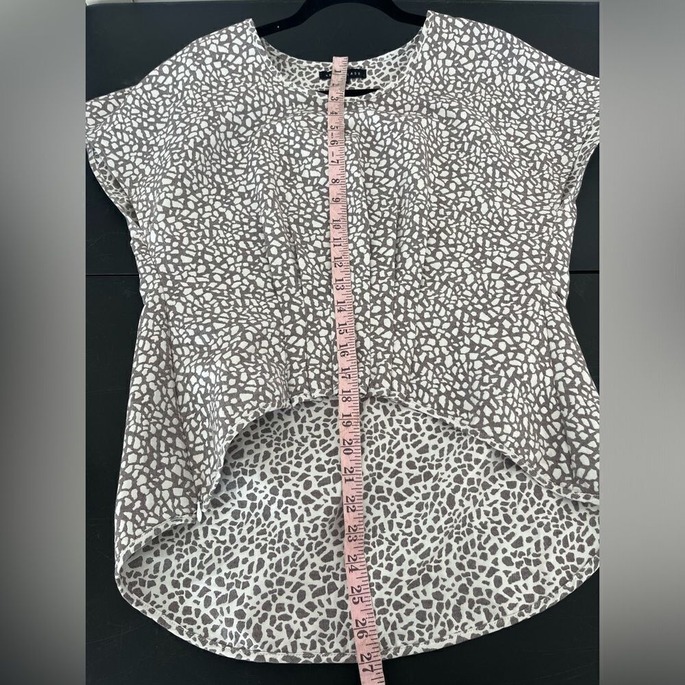 Abbey Glass M Silver Animal Print Blouse - Picture 5 of 5
